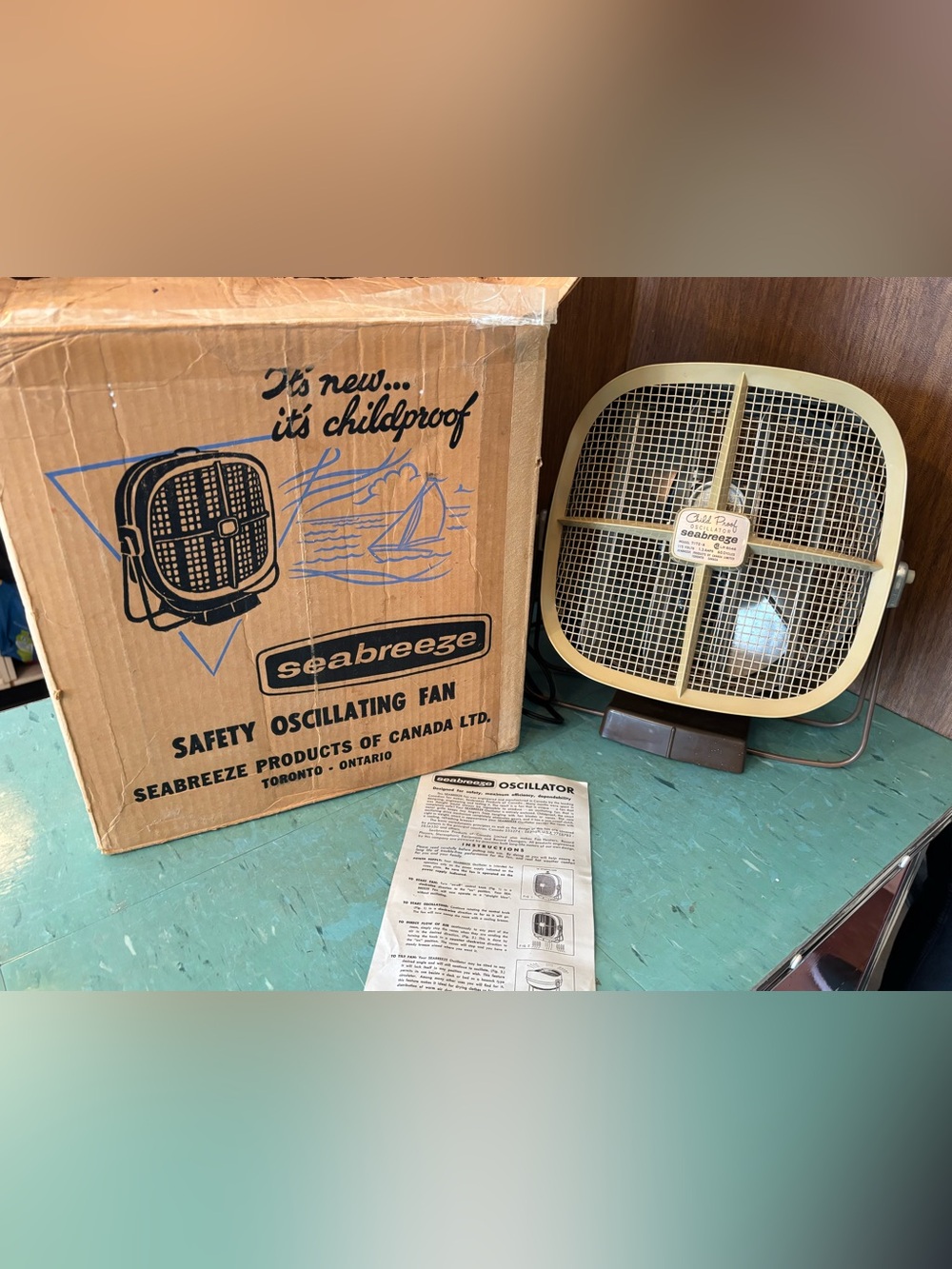 vintage Seabreeze "Child Proof" oscillating fan WORKS harvest gold color